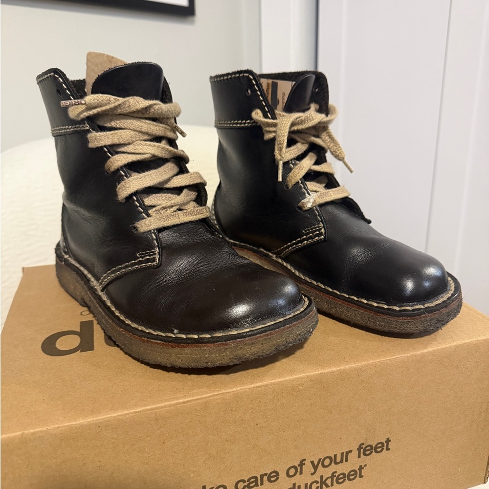 Duckfeet Black Leather Ankle Boots
